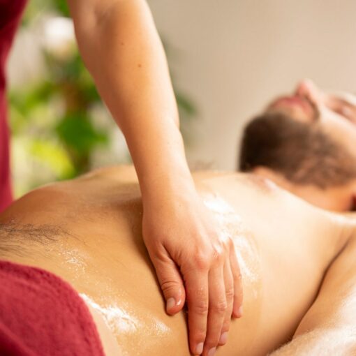 Abhyanga: Ayurveda-Massage mit warmem Öl